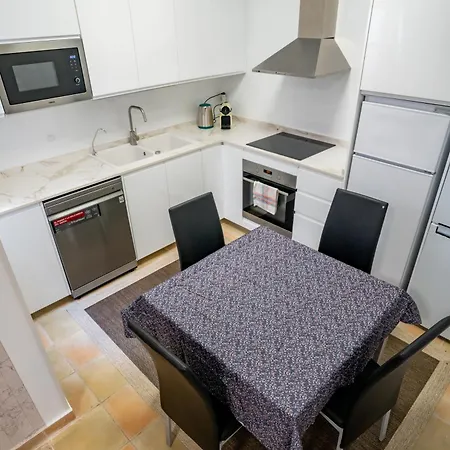 Casa Julio - Complete Coastal Retreat - Entire - 3 Min Walk From The Ocean - Shared Entrance With Host ゲストハウス Alcalá la Real