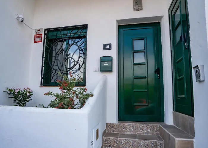 Casa Julio - Coastal Retreat - 3 Min From 게스트하우스 4*