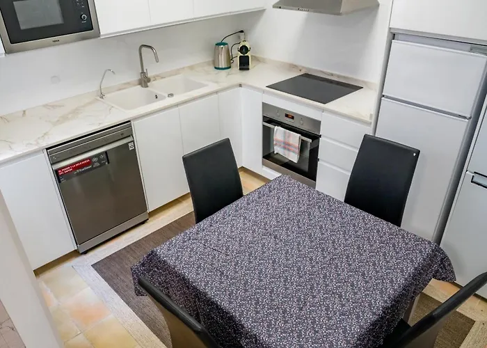 Casa Julio - Coastal Retreat - 3 Min From 게스트하우스 Alcalá